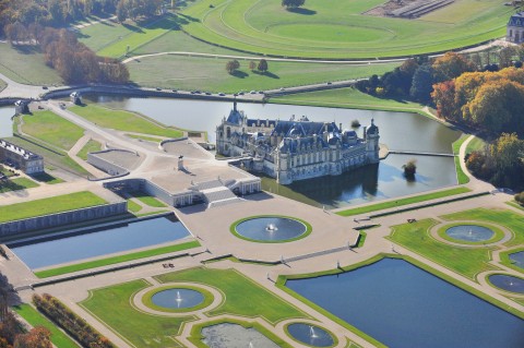 Vue aérienne du château de Chantilly - © J.L.Aubert
