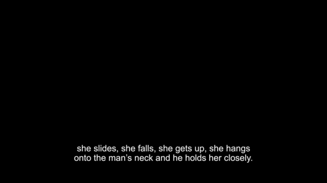 Amauros, sous-titres de l'audiodescription : "she slides, she falls, she gets up..."
